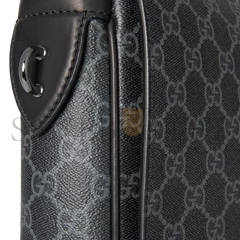 GUCCI GG EMBLEM MEDIUM CROSSBODY BAG ‎821154 (29*23*7.5cm)